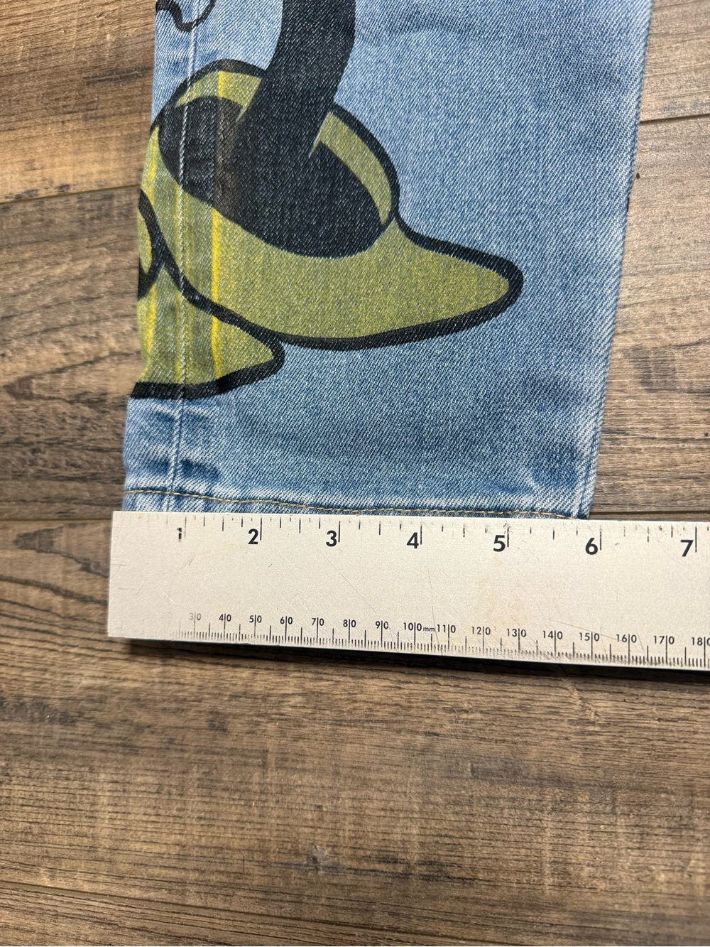 Levi's X Disney Light Blue Denim Jeans Mickey Graphic Women's Size 29 X 30 NWT - Picture 15 of 15